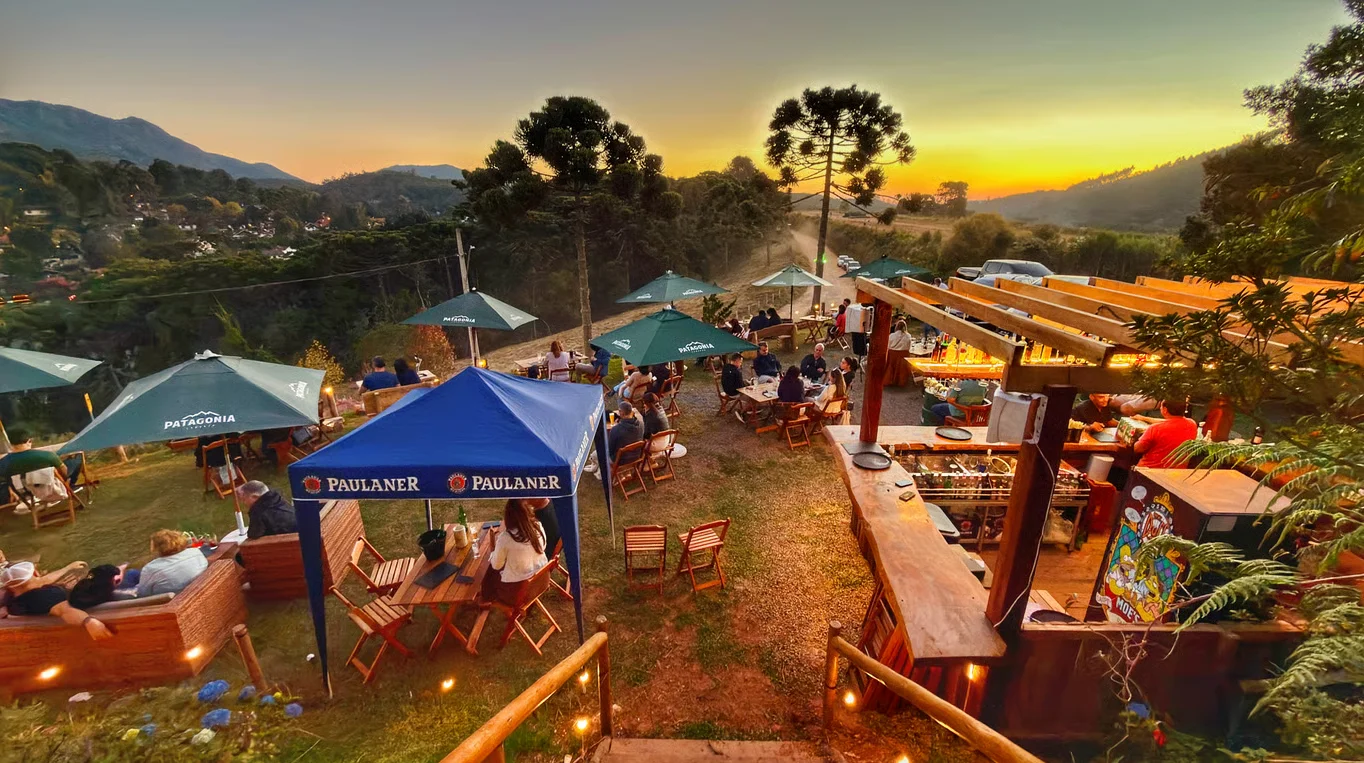 Pôr do sol no espaço ao ar livre Sunset Bergamo, em Monte Verde